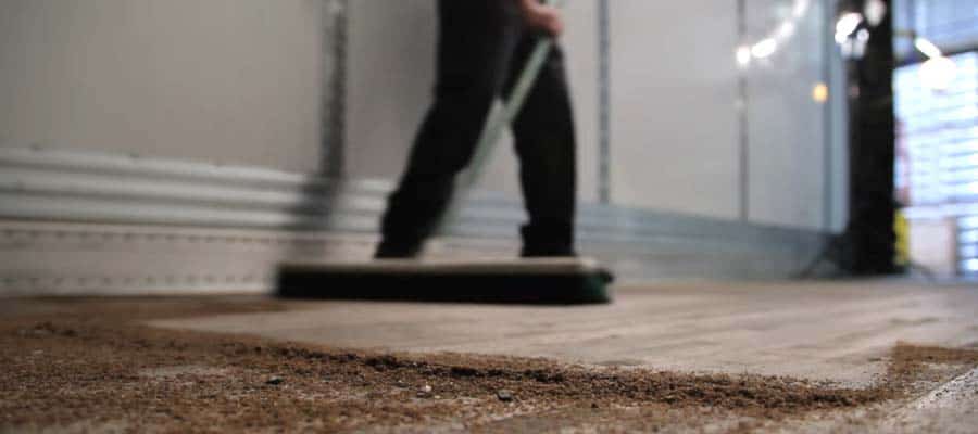 Dry floors with dust or powder