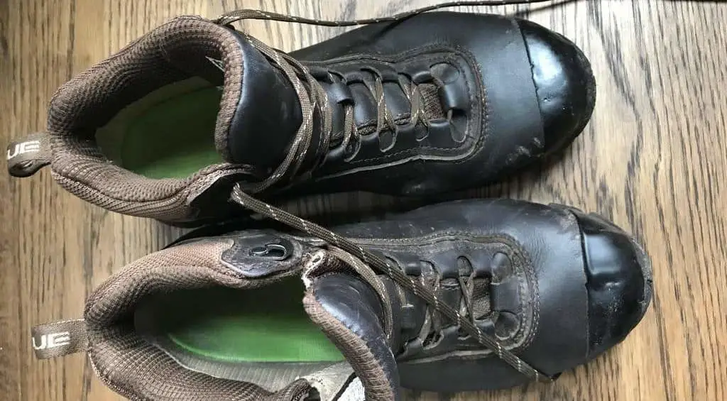 Cracks or holes on the boots