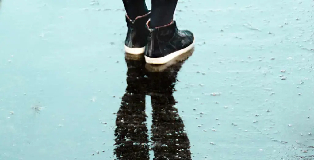 difference between waterproof and water-resistant boots