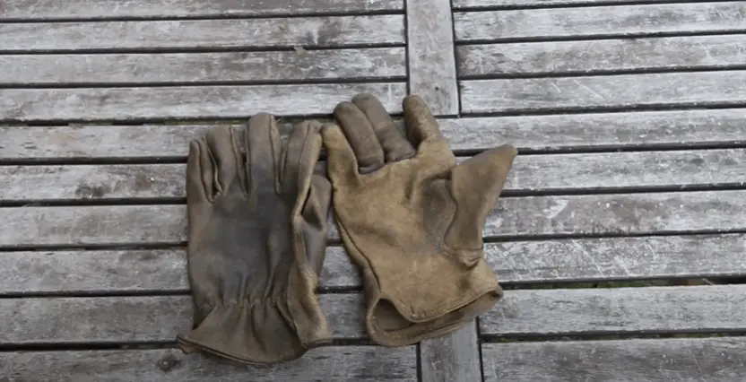 How to repair and recycle old work gloves
