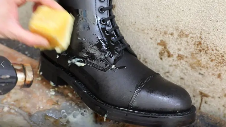 beeswax on boot