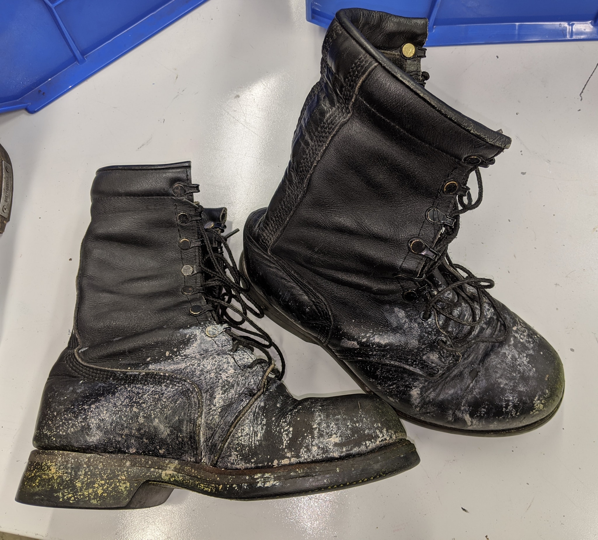 How to Get Paint OFF Work Boots? (Fast & Clever Ways) Work Gearz