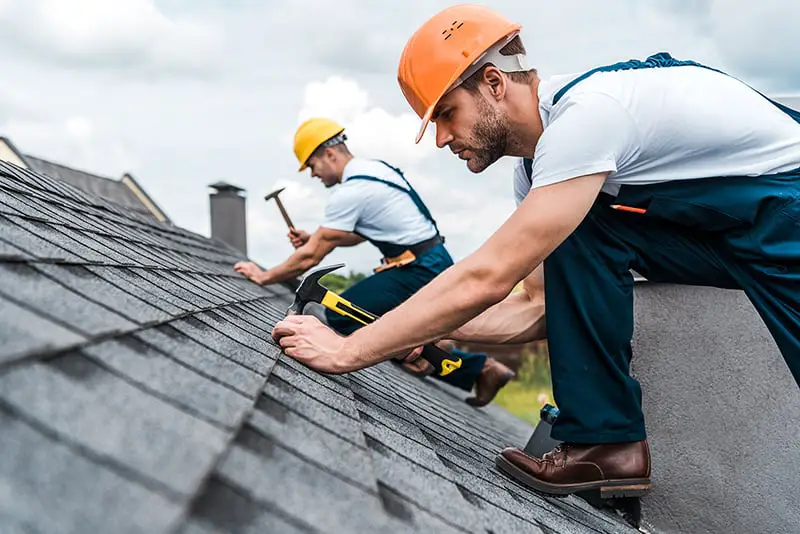 Do Roofers Have to Wear Hard Hats