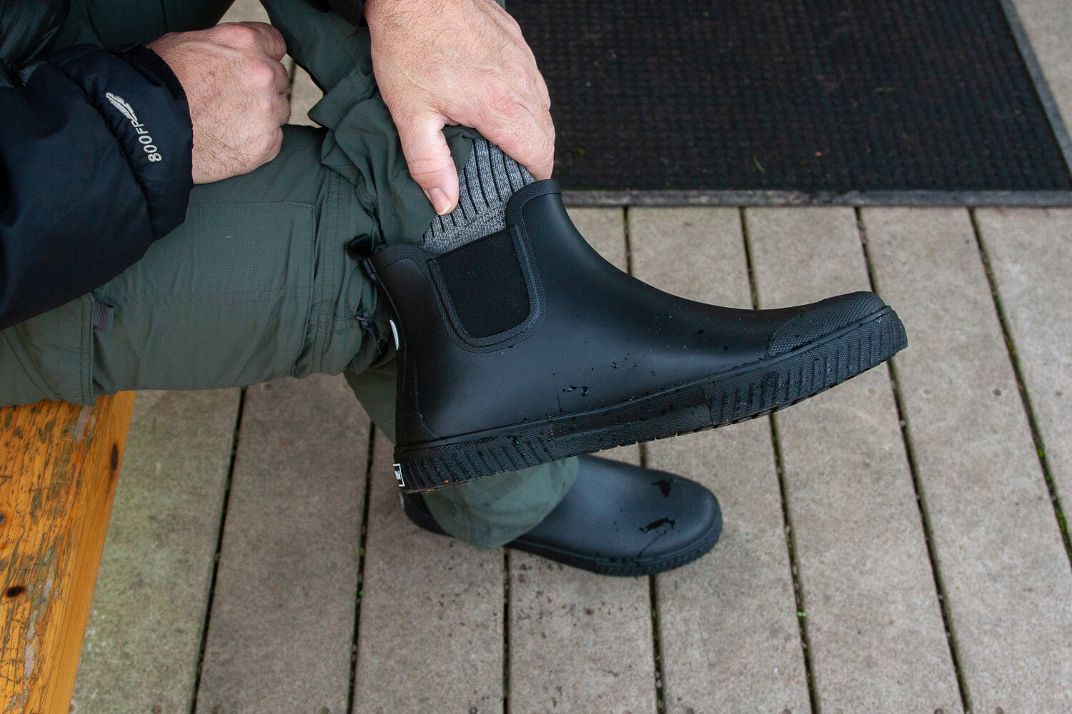 Do You Wear Socks With Rubber Boots? | Work Gearz