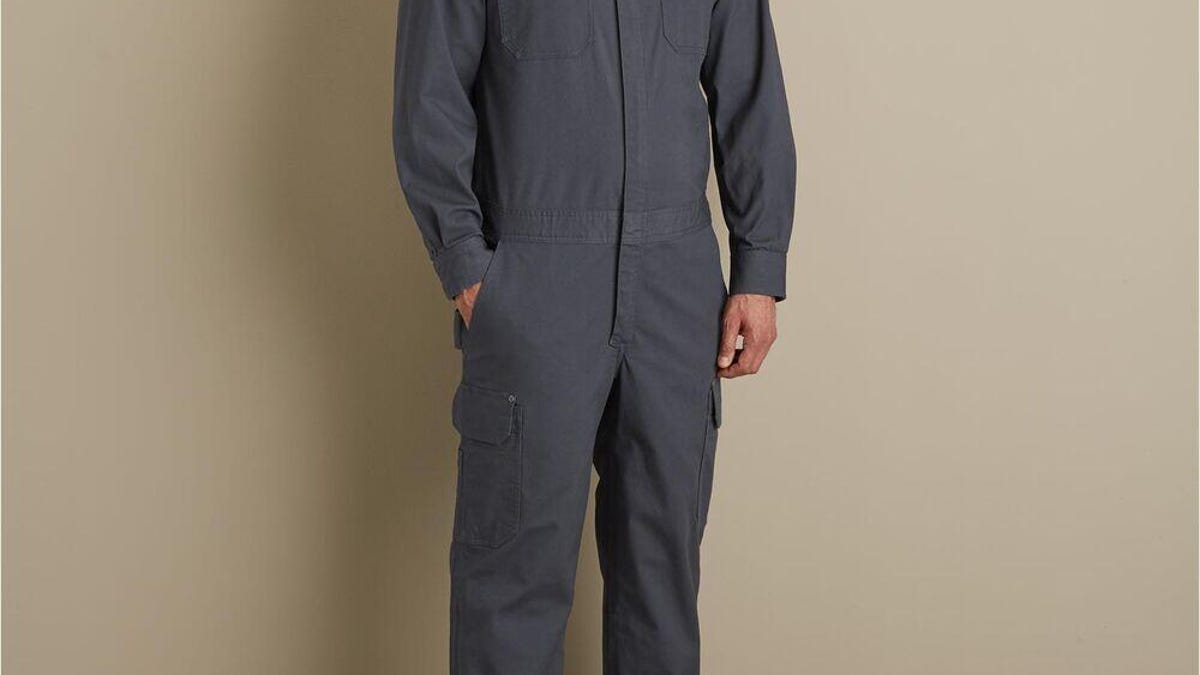 coveralls-vs-overalls-two-important-ppe-for-industrial-workers-work