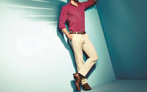 Maroon shirt with a pair of beige or cream jeans