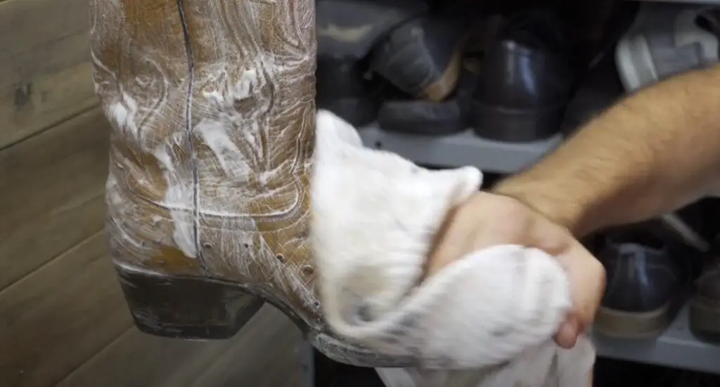 How to use mink oil on ostrich leather boots
